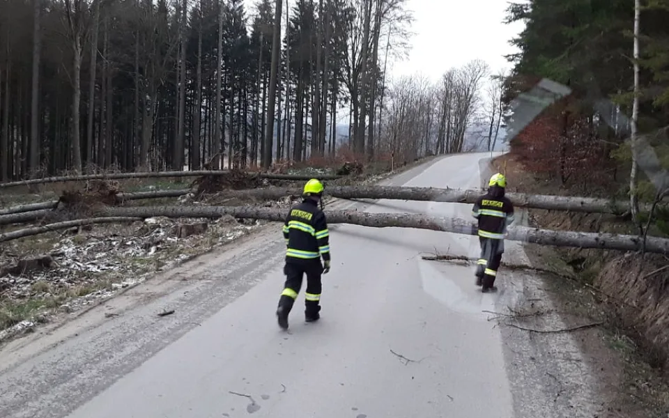Vysočinu potrápil silný vítr. Některé silnice musely být uzavřeny