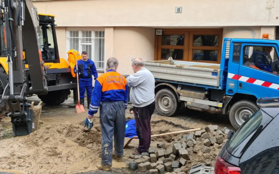 Zhruba 50 lidí je v jihlavské Bezručově ulici bez vody. Odstávka potrvá do 14 hodin