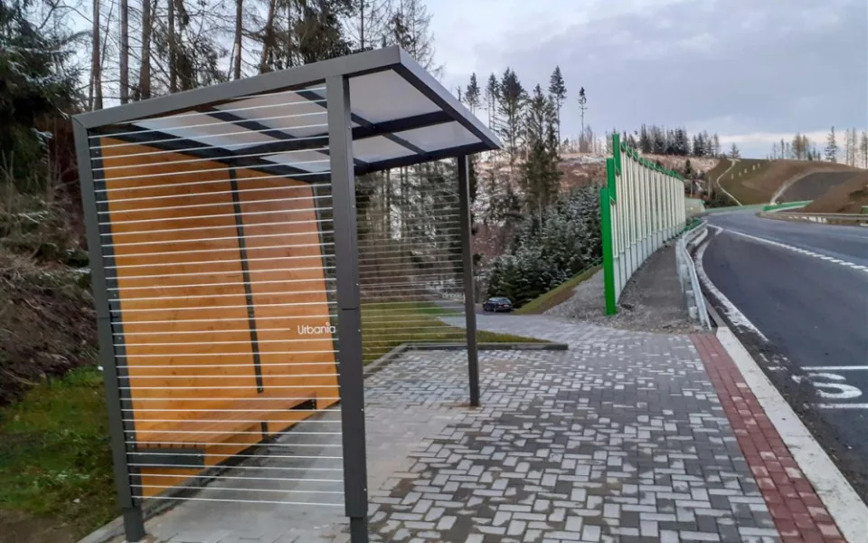 Lepší a pohodlnější čekání na spoj MHD. V Malém Beranově mají nový přístřešek