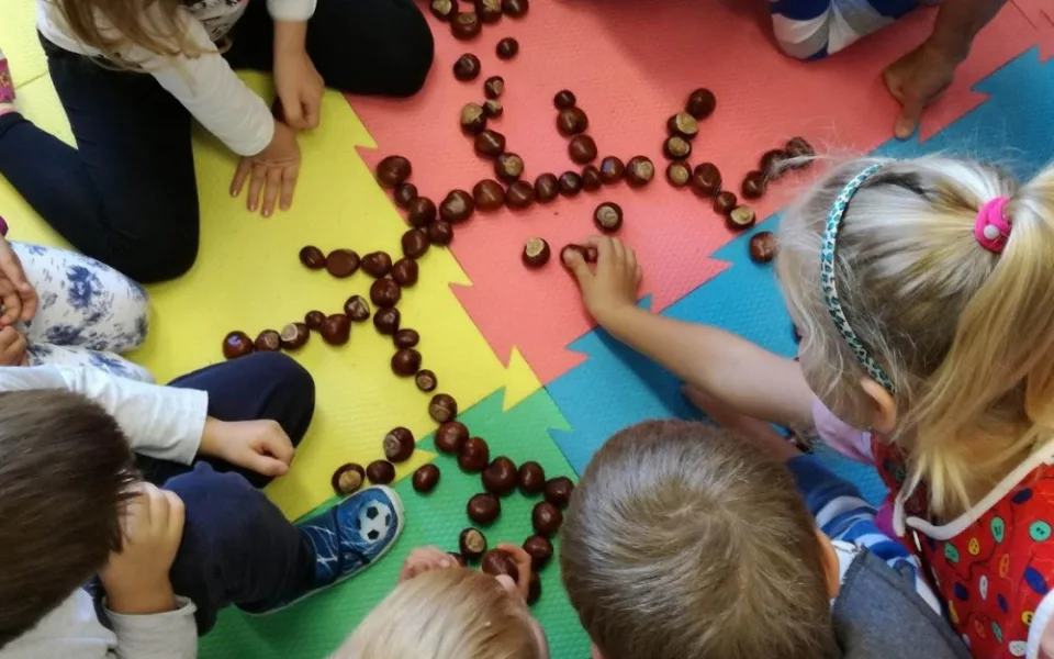Do školky v Kostelci u Jihlavy se hledá nový pedagog s nástupem od září