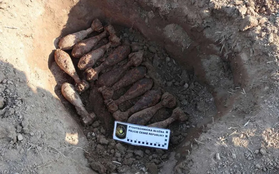Orba pole u Dobronína odhalila dvanáct dělostřeleckých min z druhé světové války