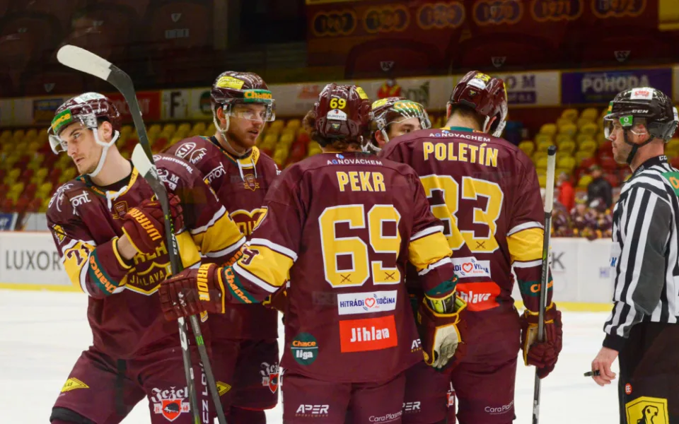 Dukla uspěla i ve Vsetíně, k prvoligovému finále už stačí jediná výhra  
