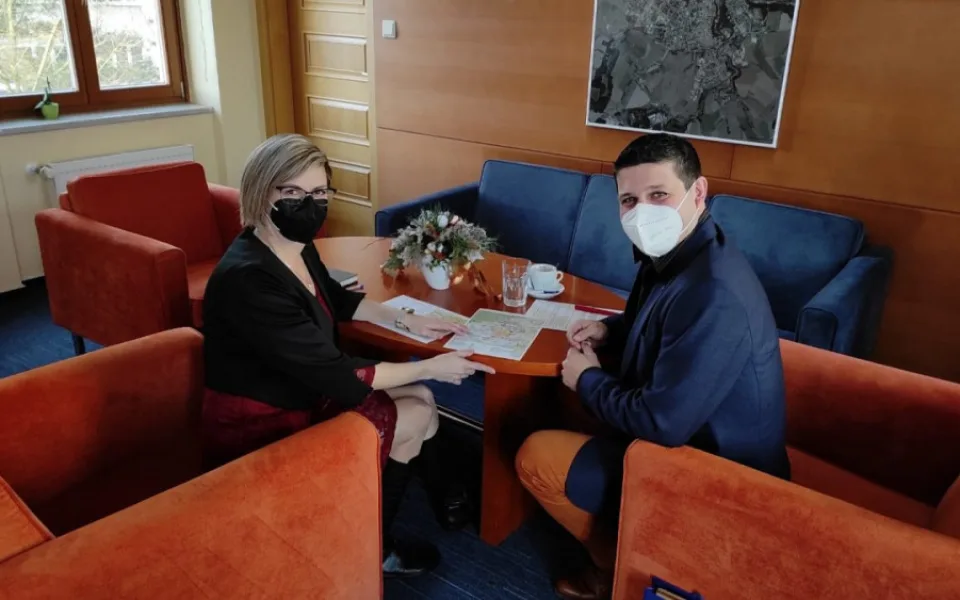 Náměstkyně hejtmana Vysočiny Hana Hajnová na setkání se starostou Dolní Cerekve Zdeňkem Dvořákem (lokalita hrádek)