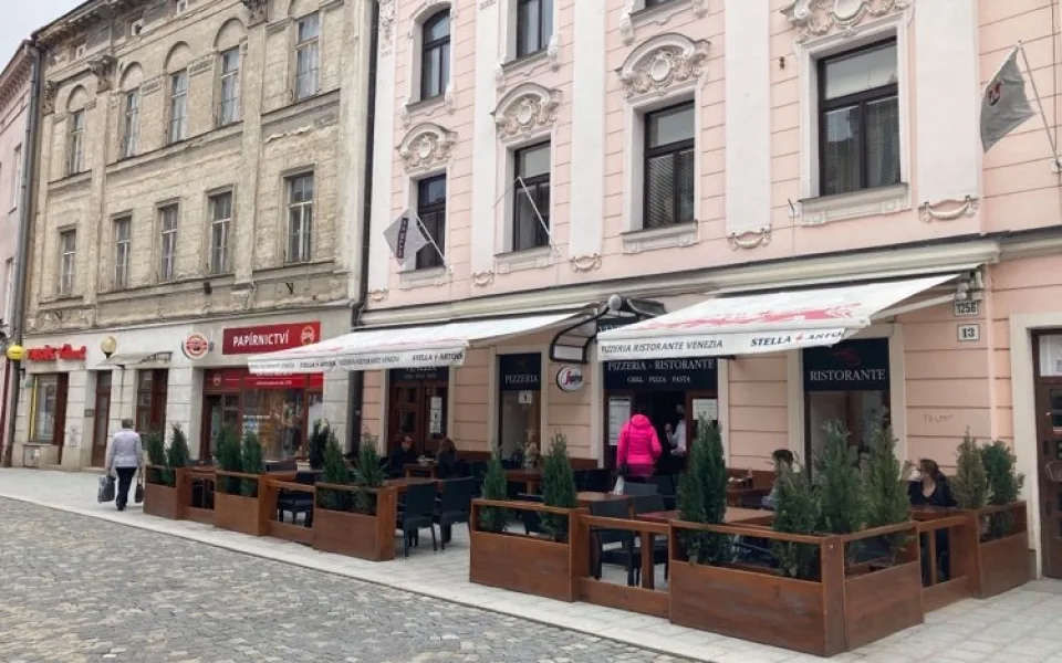 Restauratéři v Jihlavě otevřeli zahrádky. Návštěvnost je zatím průměrná, chybí lepší počasí