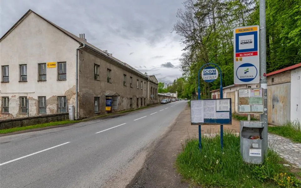 Na jihlavské Polenské ulici se opraví zastávka. V místě přibude přechod i chodníky 