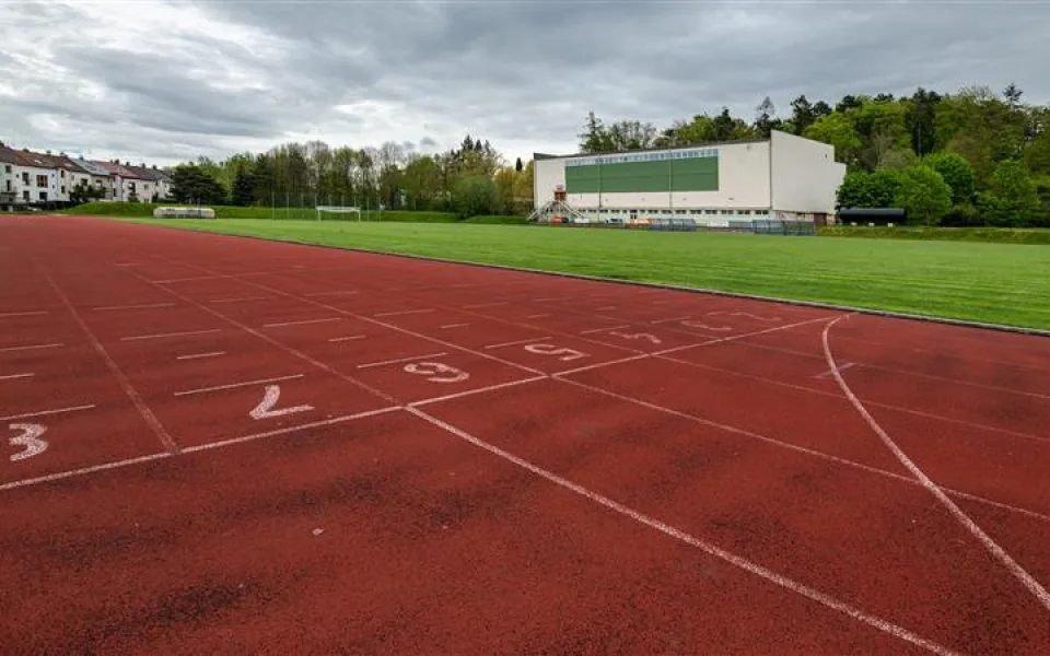 Jihlavský stadion Na Stoupách dostane nový tartan. Areál může mít omezený provoz