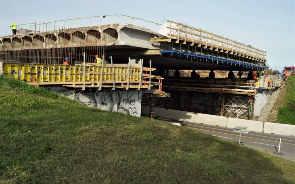 Rekonstrukce mostu na D1 u Bíteše jde podle plánu. Prohlédněte si aktuální stav prací