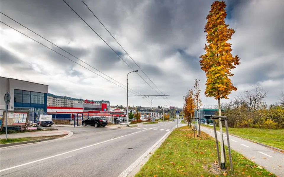 Jihlava bude mít 2 nové zastávky. V Antonínově Dole se opraví chodník