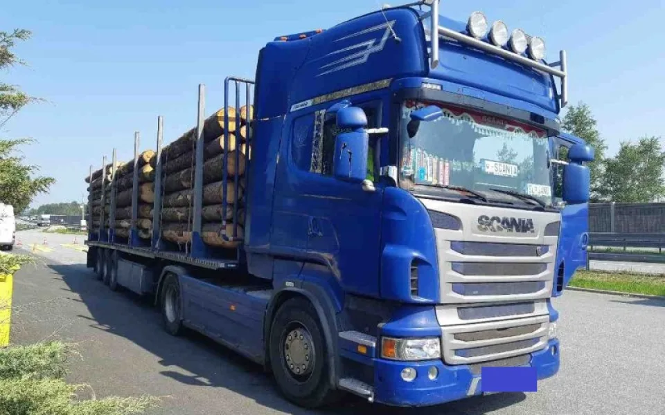 Pět tun přes limit. Provozovatel přetíženého vozidla dostal kauci ve výši 50 tisíc korun 