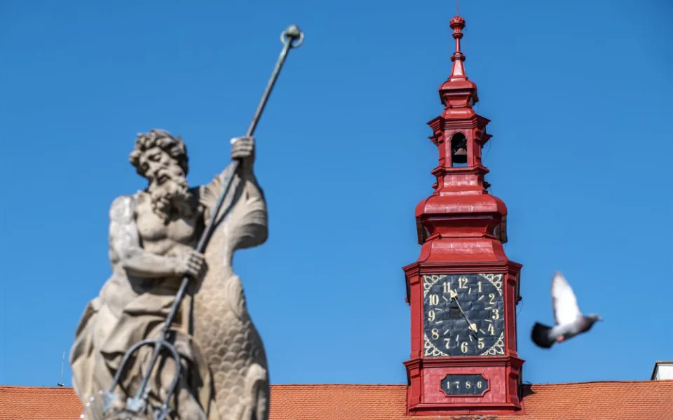Jihlavská radnice má opět hodiny. Ciferník kopíruje podobu z 18. století