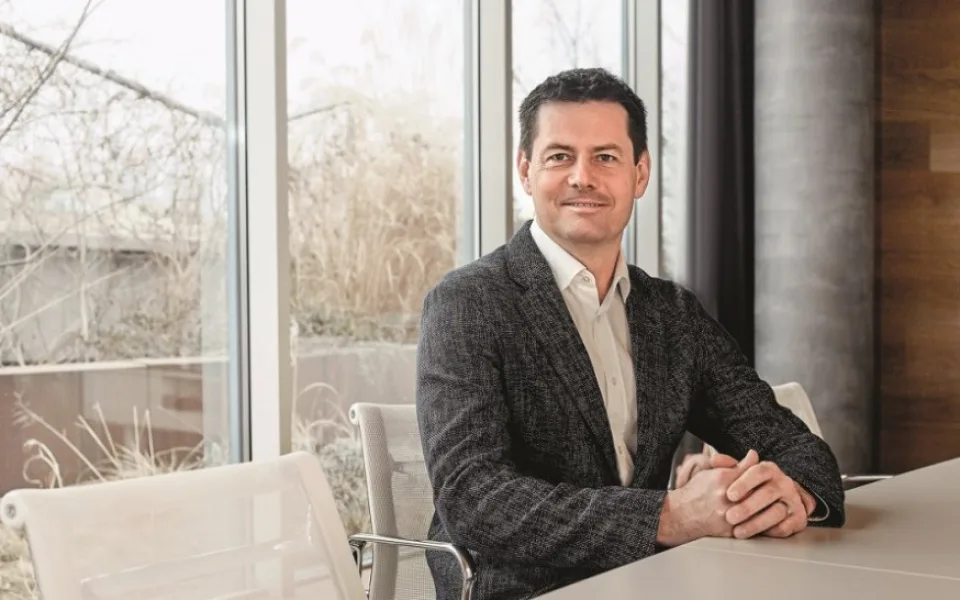 Karel Komárek Karel Komárek Family Foundation a Sazka věnují na obnovu regionu po ničivém tornádu 150 milionůFamily Foundation a Sazka věnují na obnovu regionu po ničivém tornádu 150 milionů