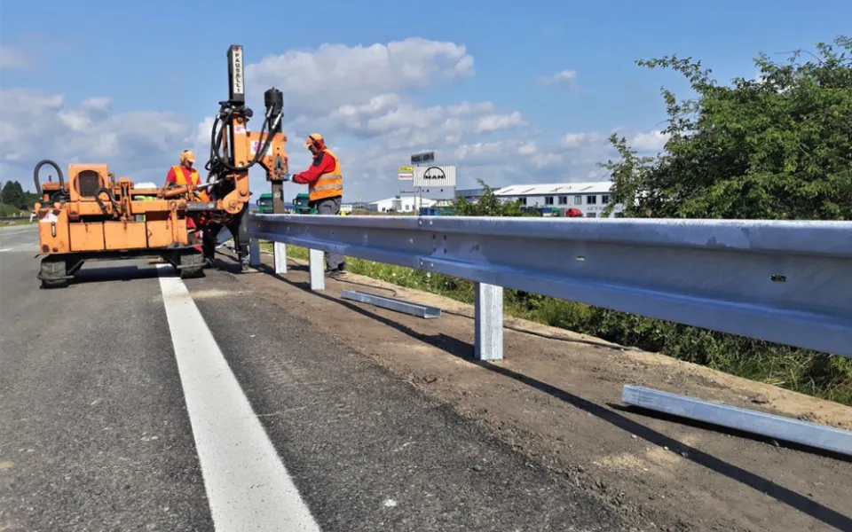 Dálniční most u Bíteše řidiči zkusí už v pondělí. Nyní se dělají dokončovací práce