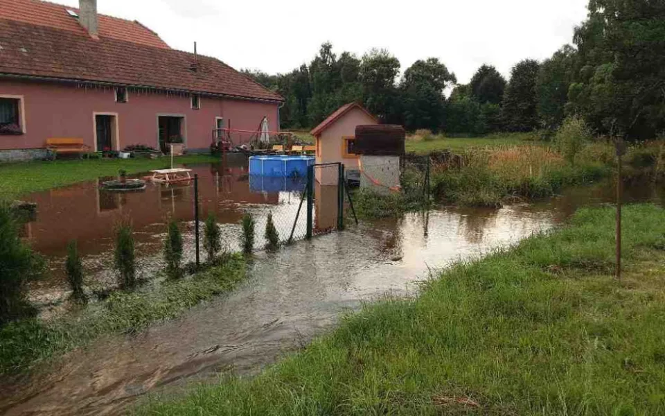 Hasiče Vysočiny zaměstnala další bouřka. Evakuovali lidi kempující u potoka i dětský tábor