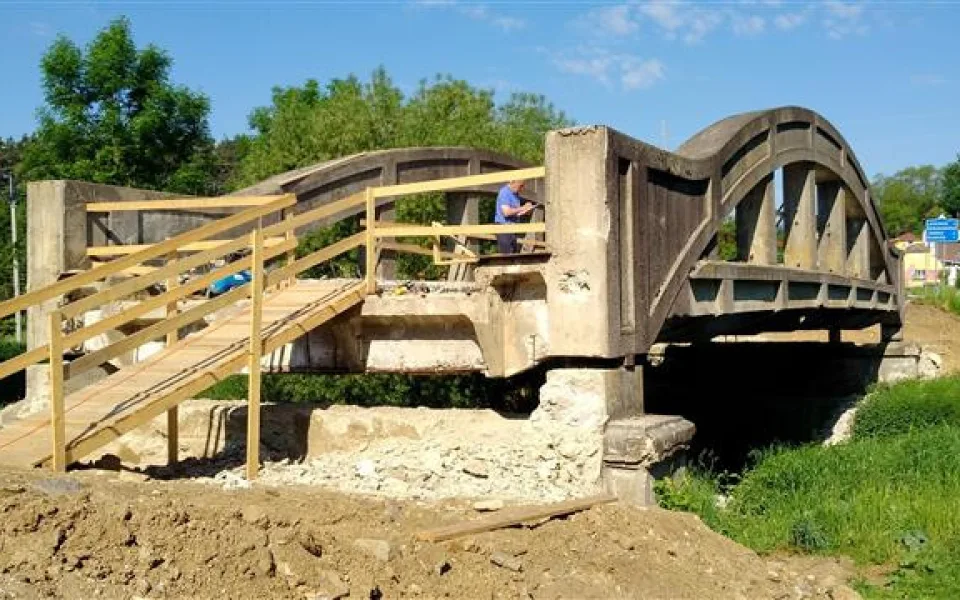 Most Bačkovice