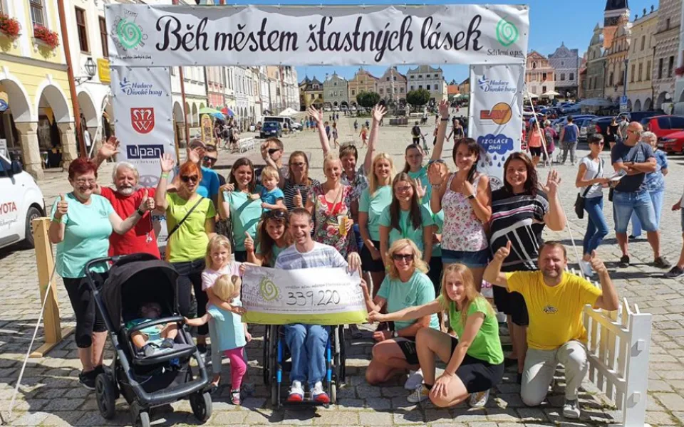 Telč opět zažila Běh městem šťastných lásek. Lidé vyběhali 340 tisíc korun