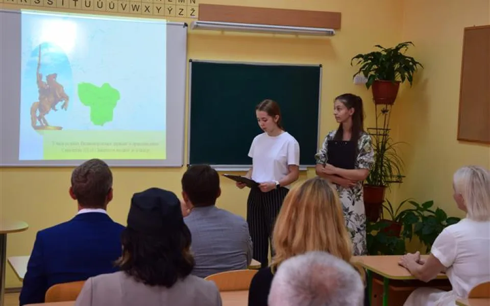 Na Zakarpatí roste zájem o výuku češtiny. Vysočina posílá dětem další učebnice