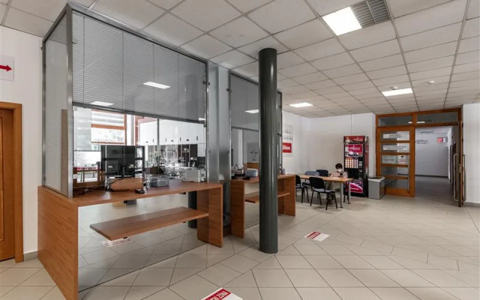 Prostornější a vybavenější. Odbor dopravy na Tyršově ulici disponuje novými pokladnami