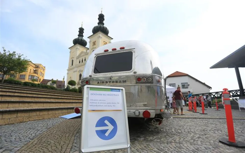 Na Vysočině poprvé vyjel do terénu mobilní očkovací tým. Zájem lidí je veliký