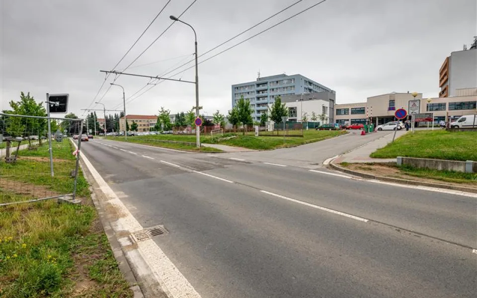 Blíže jihlavskému urgentu. Na ulici Vrchlického začne stavba dvou nových zastávek MHD 