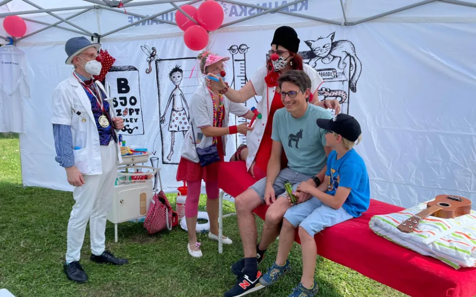 Ilustrační foto,  Klaunská ambulance Zdravotního klauna na Letní Letné 2021.