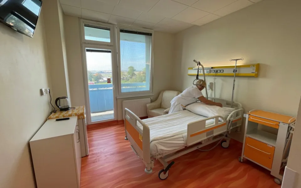Onkologičtí pacienti v Jihlavě teď mohou využít nadstandardní pokoj