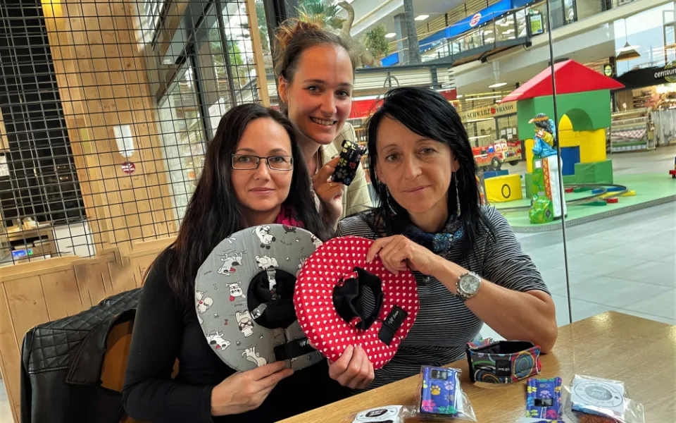 S inovativní veterinární pomůckou pro pejsky přišla trojice Monika Harviláková, Veronika Cholinská a Petra Žaludová.
