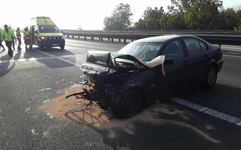 D1 na Vysočině stojí, srazilo se zde devět aut, pět lidí se zranilo. Zasahoval i vrtulník