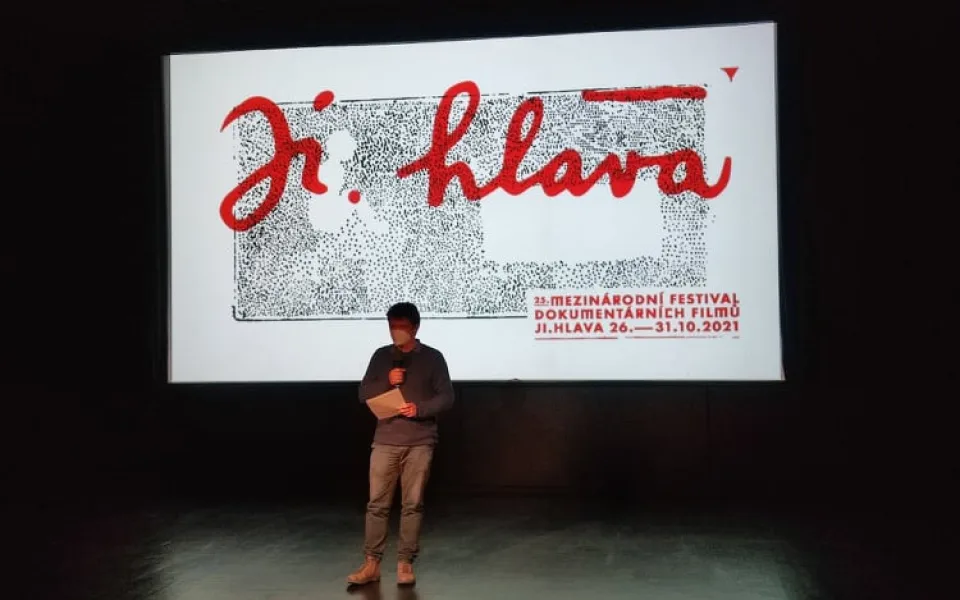 Pětadvacátý ročník dokumentárního festivali zahájí běloruský snímek Když květiny nemlčí