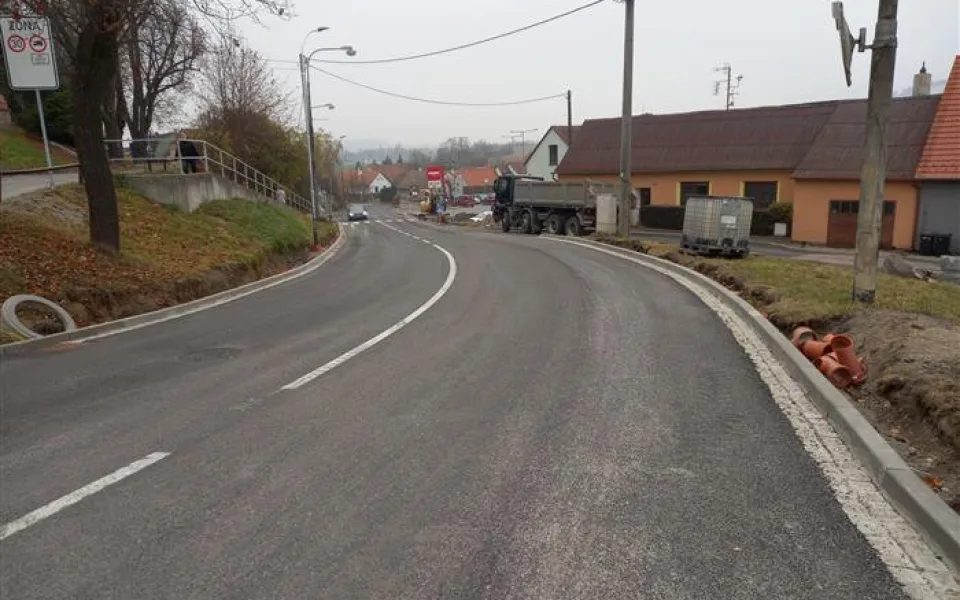 Řidiči v Jemnici už mohou využívat část rekonstruovaného průtahu