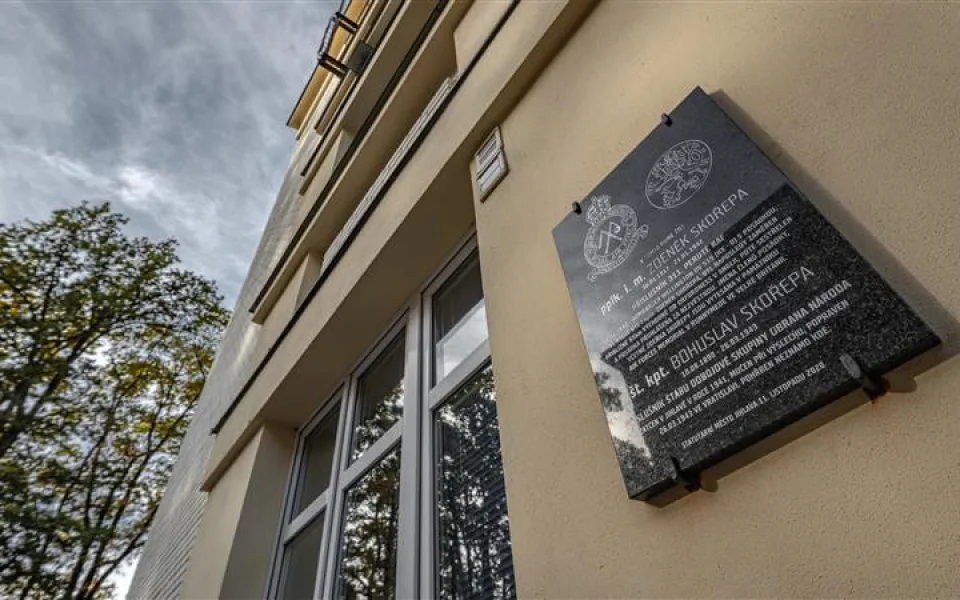 Jihlava pamětní deskou připomněla Bohuslava a Zdeňka Skořepovy, zemřeli v boji proti nacistům