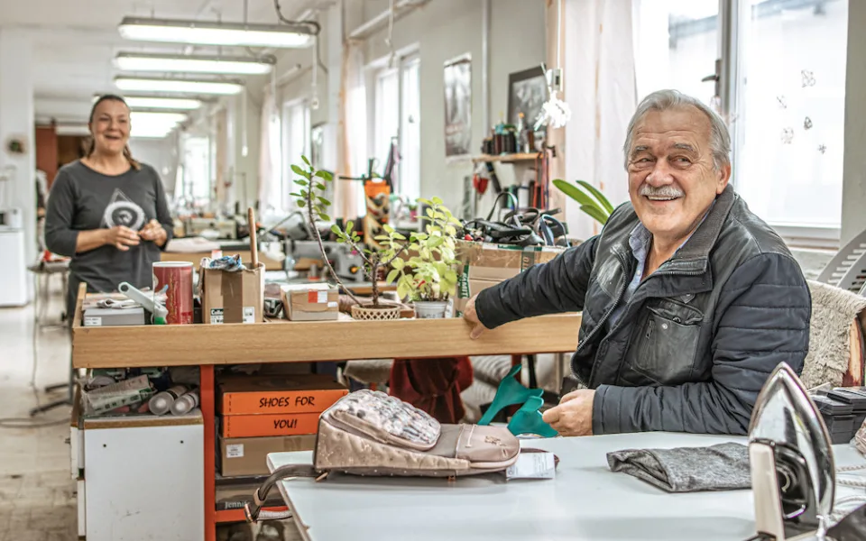 Zdeněk Rinth na servisní dílně v trutnovské Kaře 