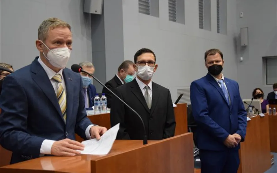 Zleva: Hejtman Vysočiny Vítězslav Schrek, Jan Burda a Pavel Hájek 