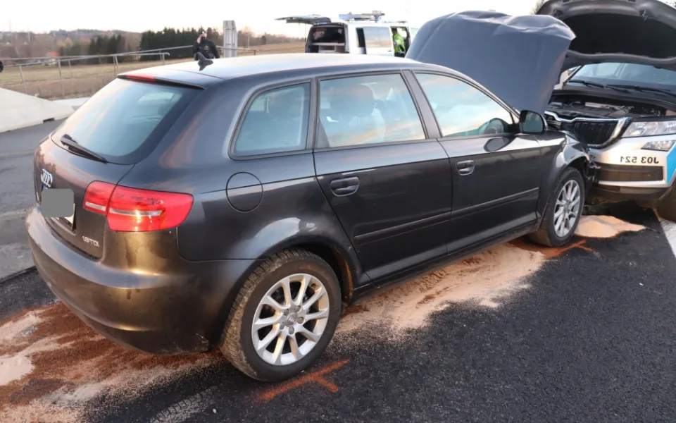 Silvestrovská honička se zdrogovaným řidičem na I/38. Nebyli jste svědky incidentu?