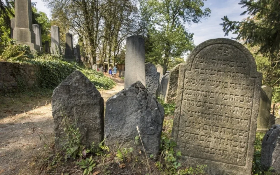 Naučná stezka Po stopách opatů a rabínů