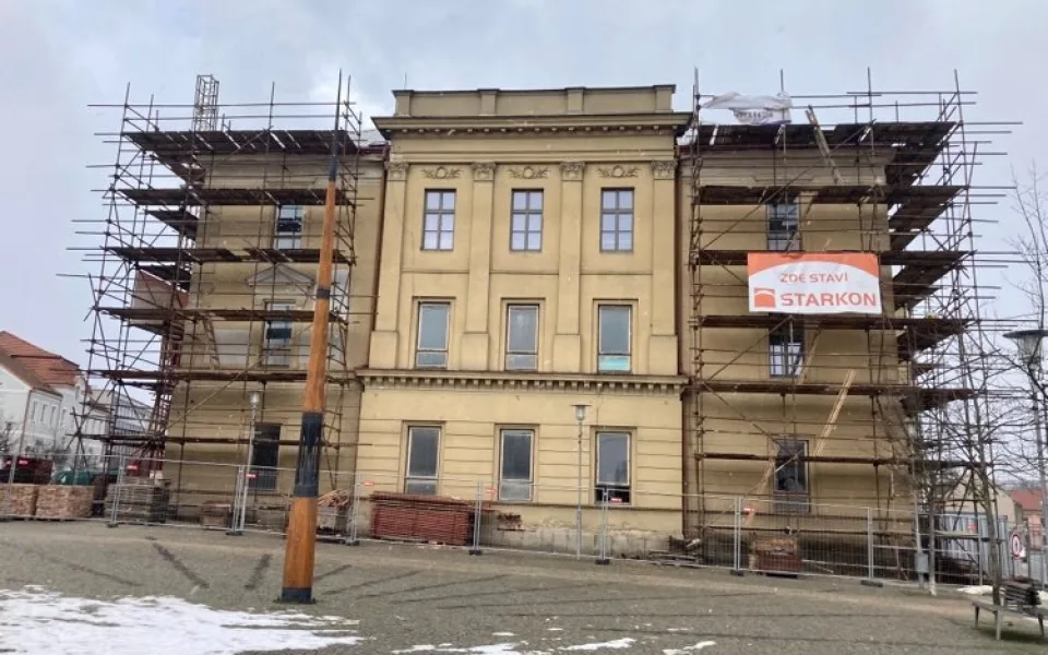 V Třešti panuje stavební ruch, v budově školy lidé najdou sál pro 100 lidí a asi i cukrárnu. Pojďte nahlédnout dovnitř