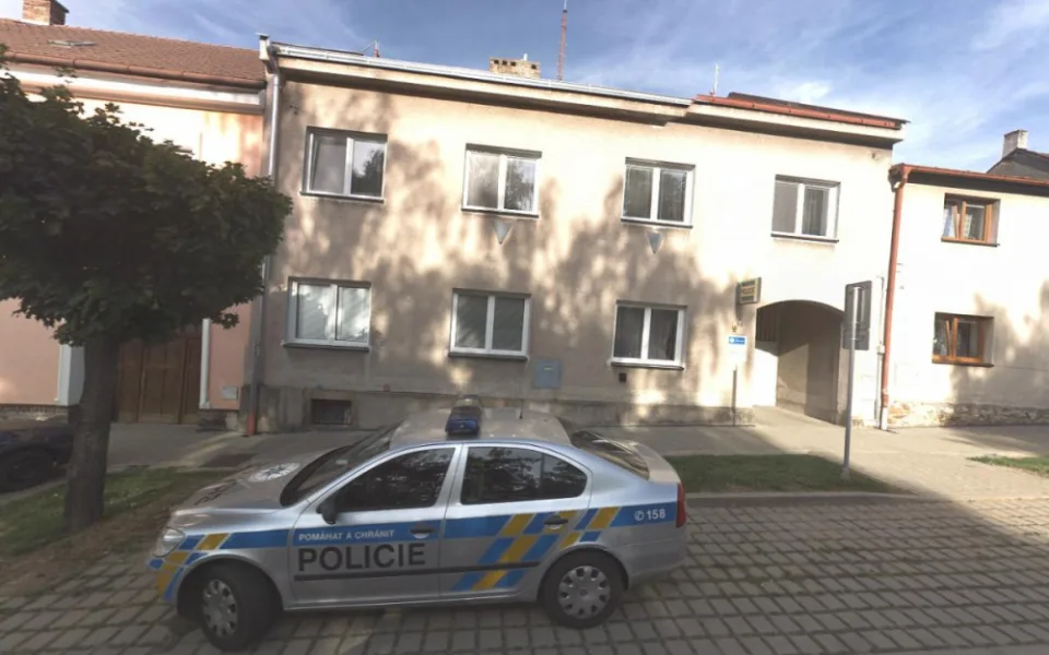 16449271920652-152-policie-golcuv-jenikov-firmycz