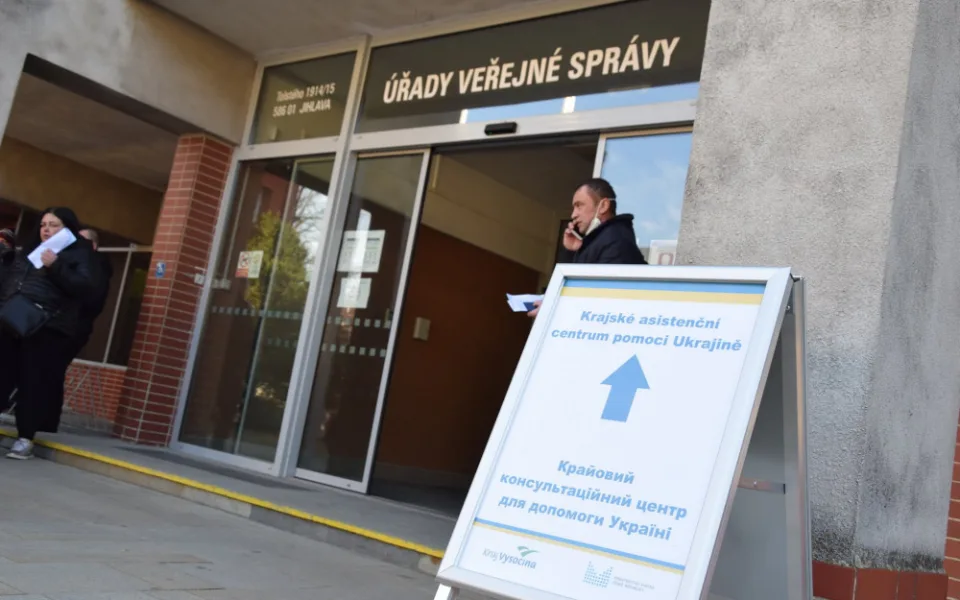 Krajské centrum v Jihlavě pomohlo už dvěma tisícům Ukrajinců. Potřebuje více tlumočníků a asistentů