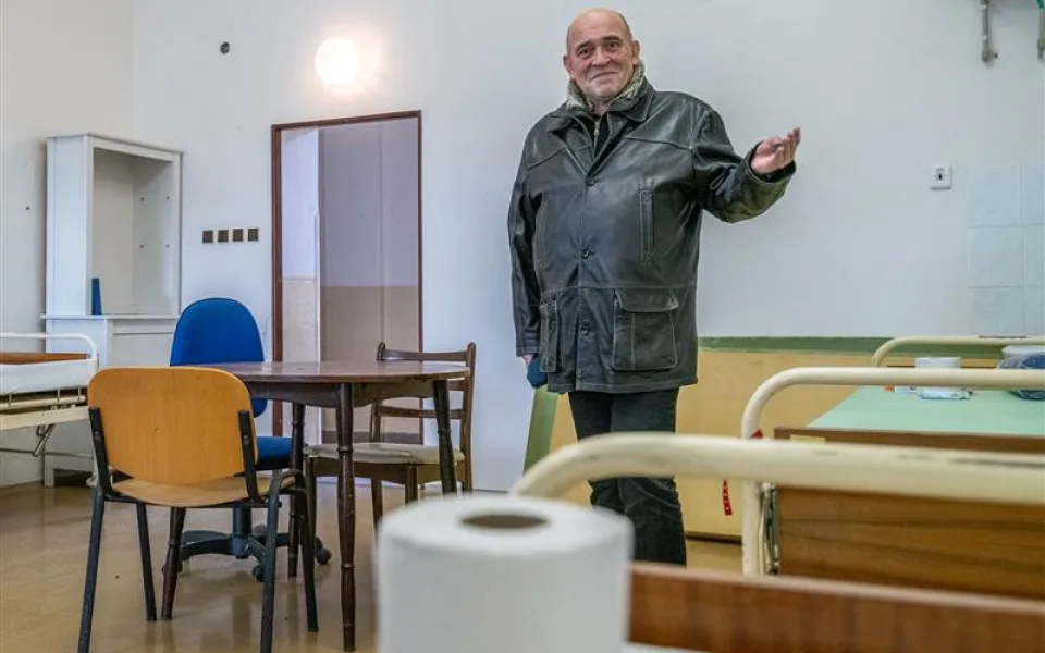 Zástupce ředitele městské policie Stanislav Maštera v jednom z pokojů