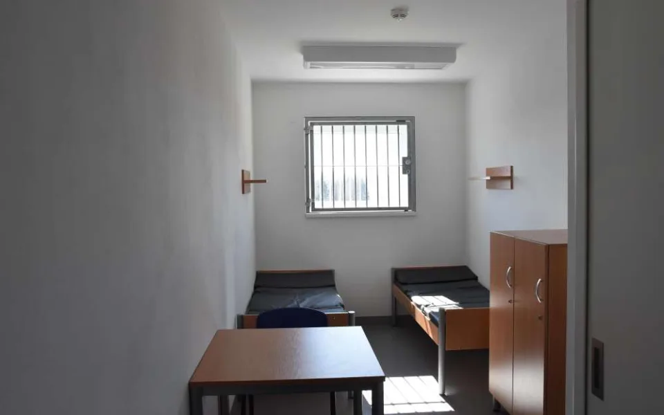 Větší komfort pro odsouzené. Věznice ve Světlé nad Sázavou otevírá novou ubytovnu podle evropských standardů