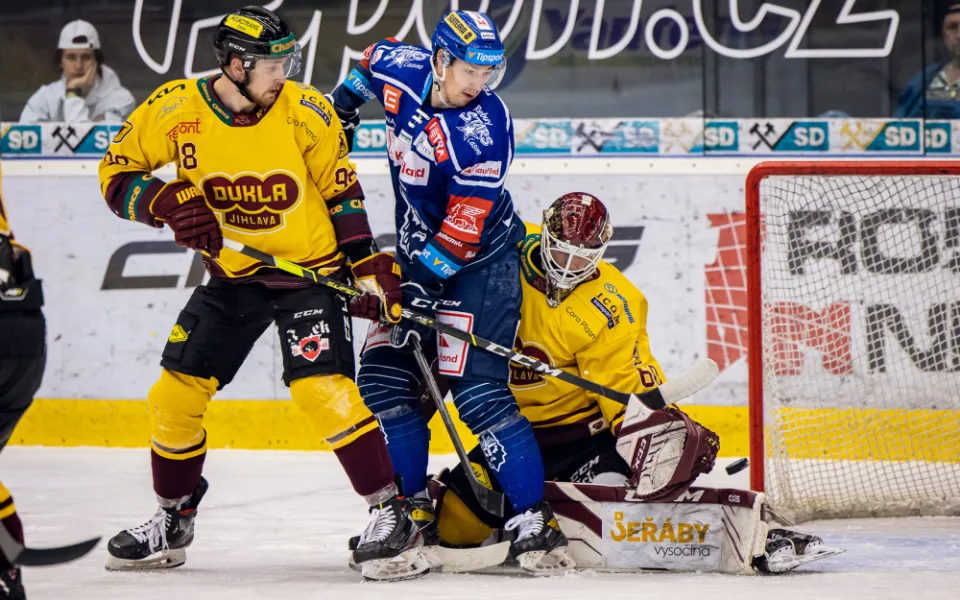 Baráž se dramatizuje. Dukla po strhujícím průběhu vyhrála 5:3 a na Kladno ztrácí už jen jeden zápas