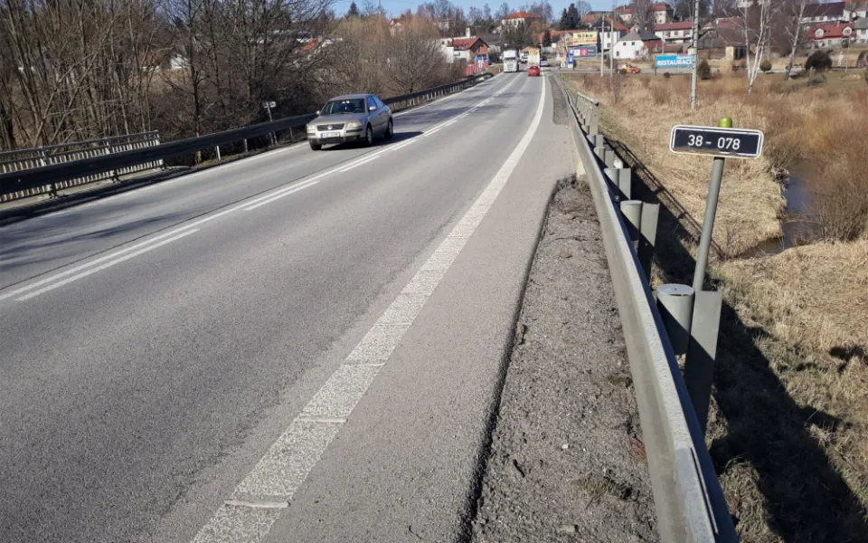 Oprava dvou mostů ve Vílanci začala. Část prací se obejde bez omezení, pak přibudou semafory