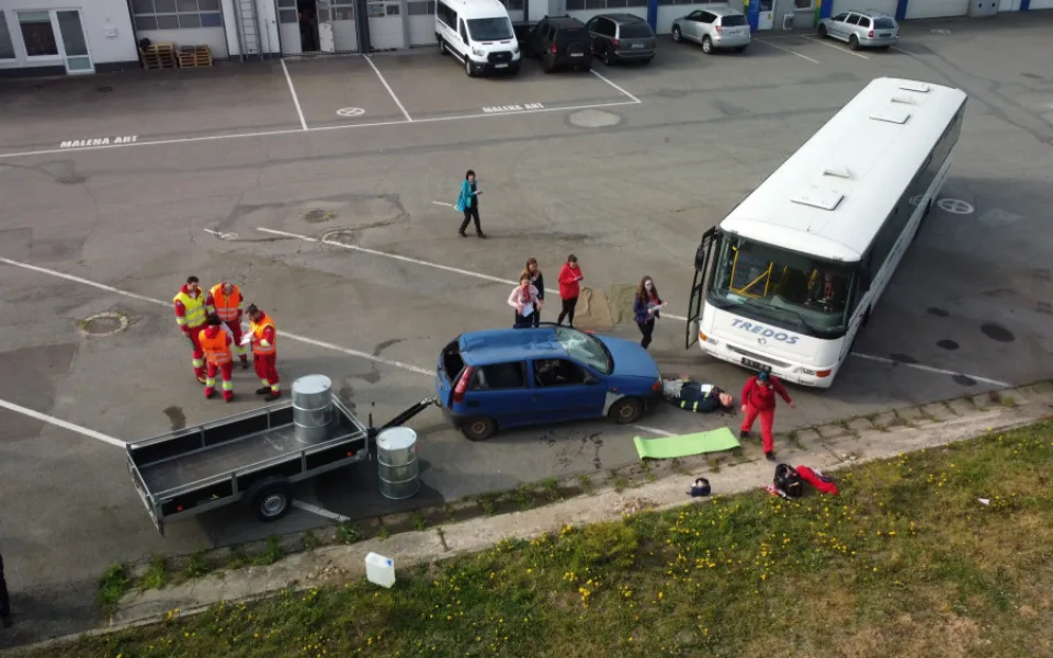 Střet osobáku s autobusem, 25 zraněných, jedno úmrtí. To je výsledek akce Horizont 2022, taktického cvičení IZS