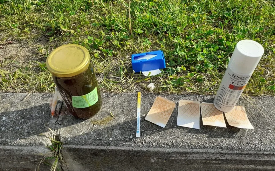 Řidič na D1 převážel Efedrin a tekutinu, zřejmě amfetamin. Je to lék na zažívání pro mého kamaráda, hájil se muž