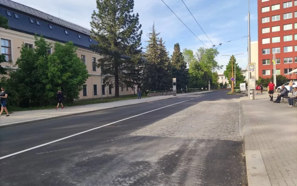 Jsme z nejhoršího venku? Dneska se motoristům otevřela Tolstého ulice, oproti plánům o 11 dní dříve