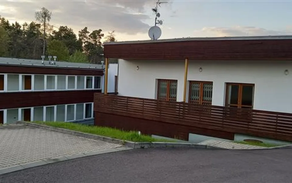 V Kramolíně se ubytovalo 24 romských uprchlíků. Místní obyvatelé jsou zaskočeni