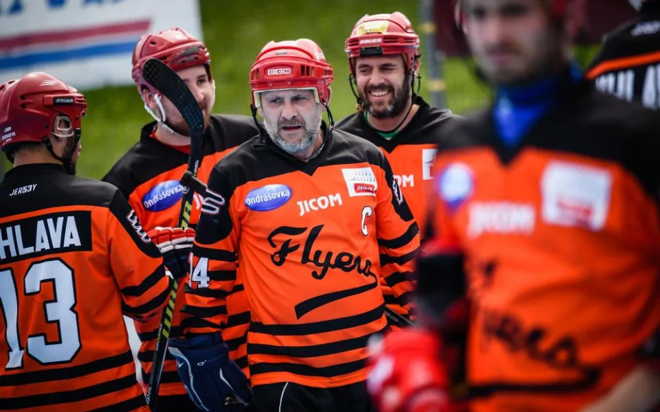 Jihlavské hokejbalové semifinále vyšlo lépe Flyers, městského rivala SK porazili 3:1 na zápasy