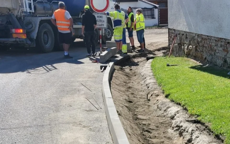 Skvělá zpráva pro řidiče. Se začátkem prázdnin by měl být průjezdný opravovaný úsek na I/37