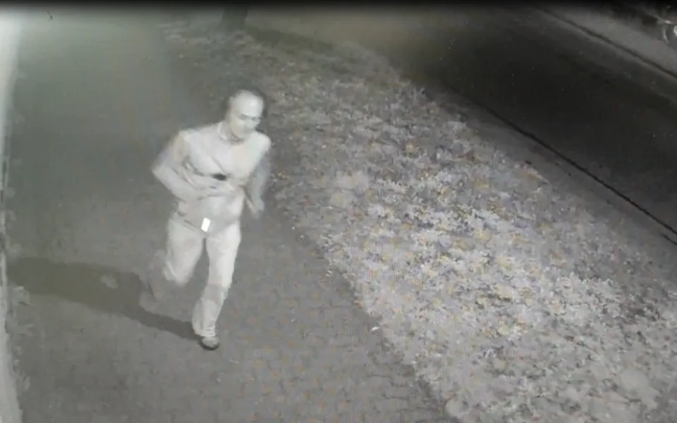 Policie pátrá po účastníkovi konfliktu z konce dubna. Poznáte ho na videu?