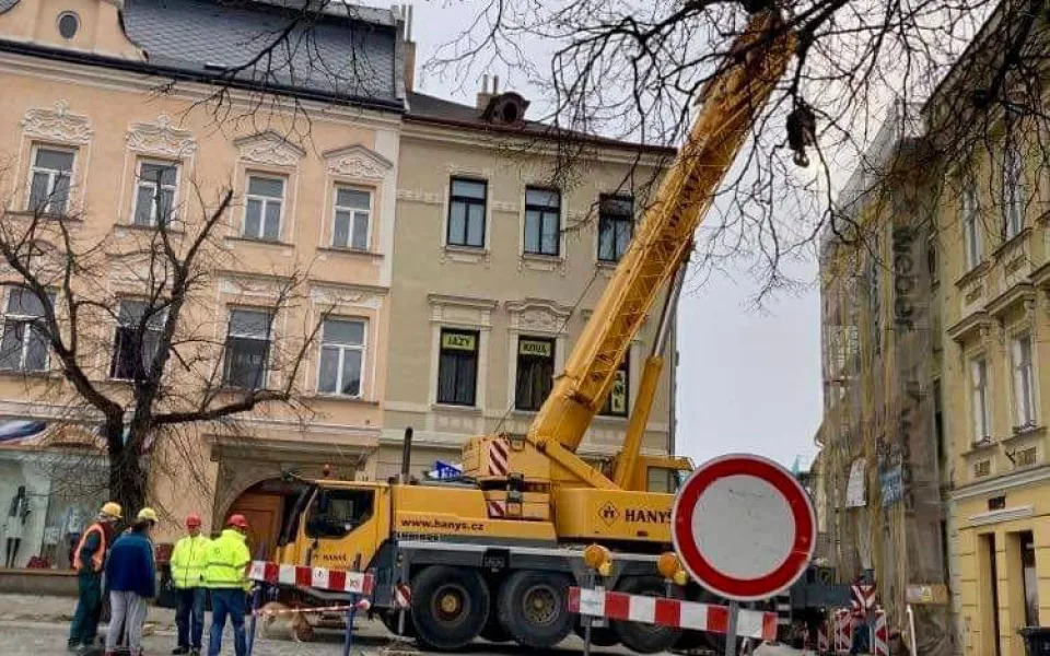 Řidiči, pozor. Brněnská ulice je opět uzavřena, do pátku se jezdí po objížďce