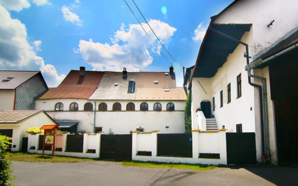 Novoveselský bývalý mlýn vedle bytu prezidenta Miloše Zemana je na prodej